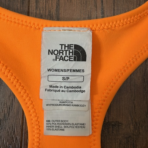 The North Face Reversible Stow-N-Go Jog Bra Size Small - Picture 3 of 5